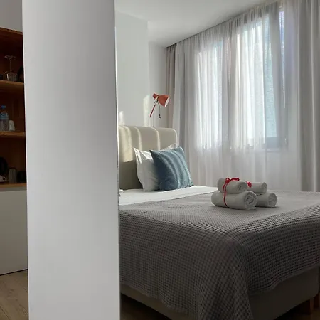 Rooftop 3* 地拉那