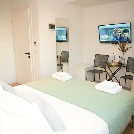 Rooftop 3* ティラナ