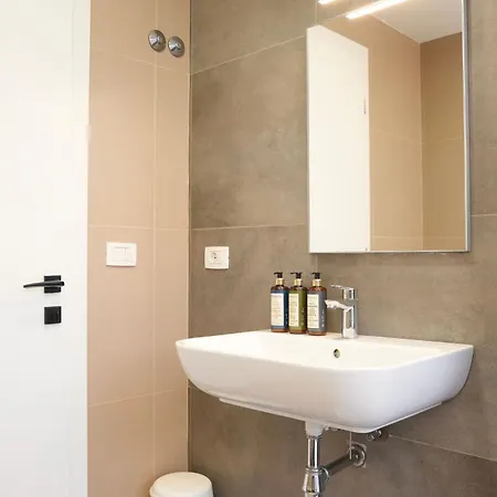 アパートホテル Rooftop ティラナ