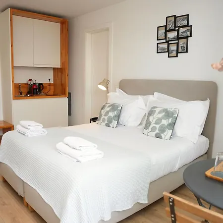 Rooftop 3* ティラナ