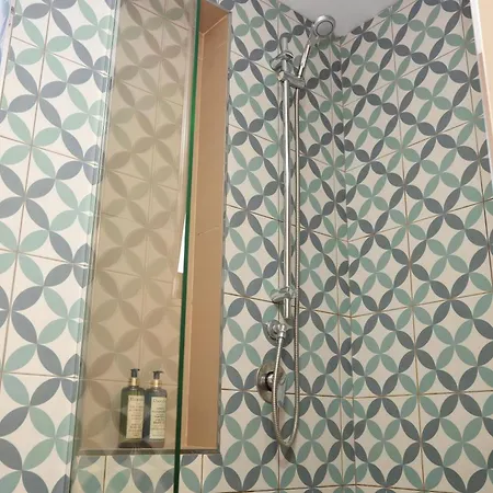 Rooftop 3* ティラナ