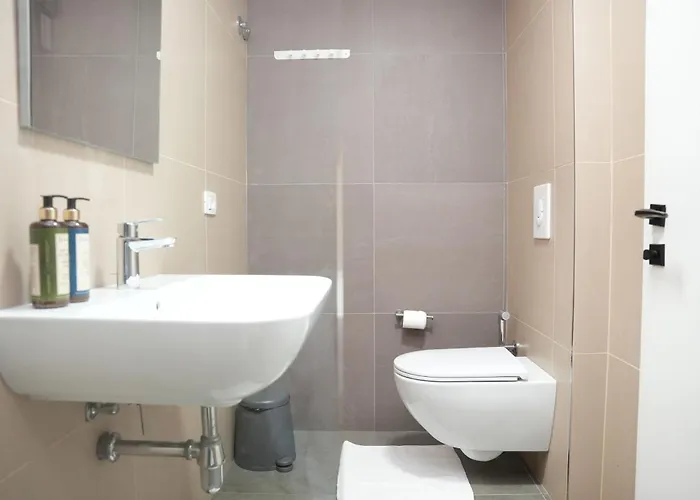 Rooftop 3* Тирана